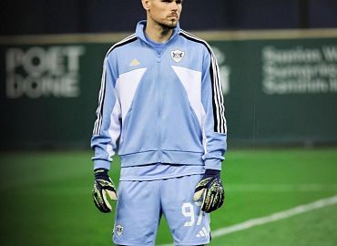 Fabijan Buntić, Profi-Fußballtorwart aus Stuttgart auf dem Spielfeld